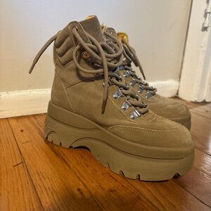 AQUA HALY Tan suede boots